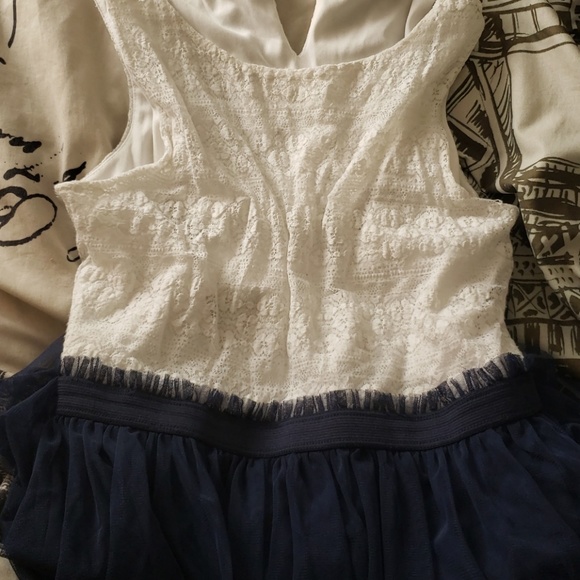 White and blue dress - Picture 2 of 2